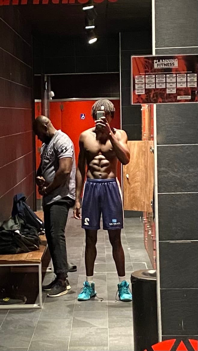 Profil de Tayron, 30 ans, Rencontre BDSM à Stugl/Stuls (Grisons)