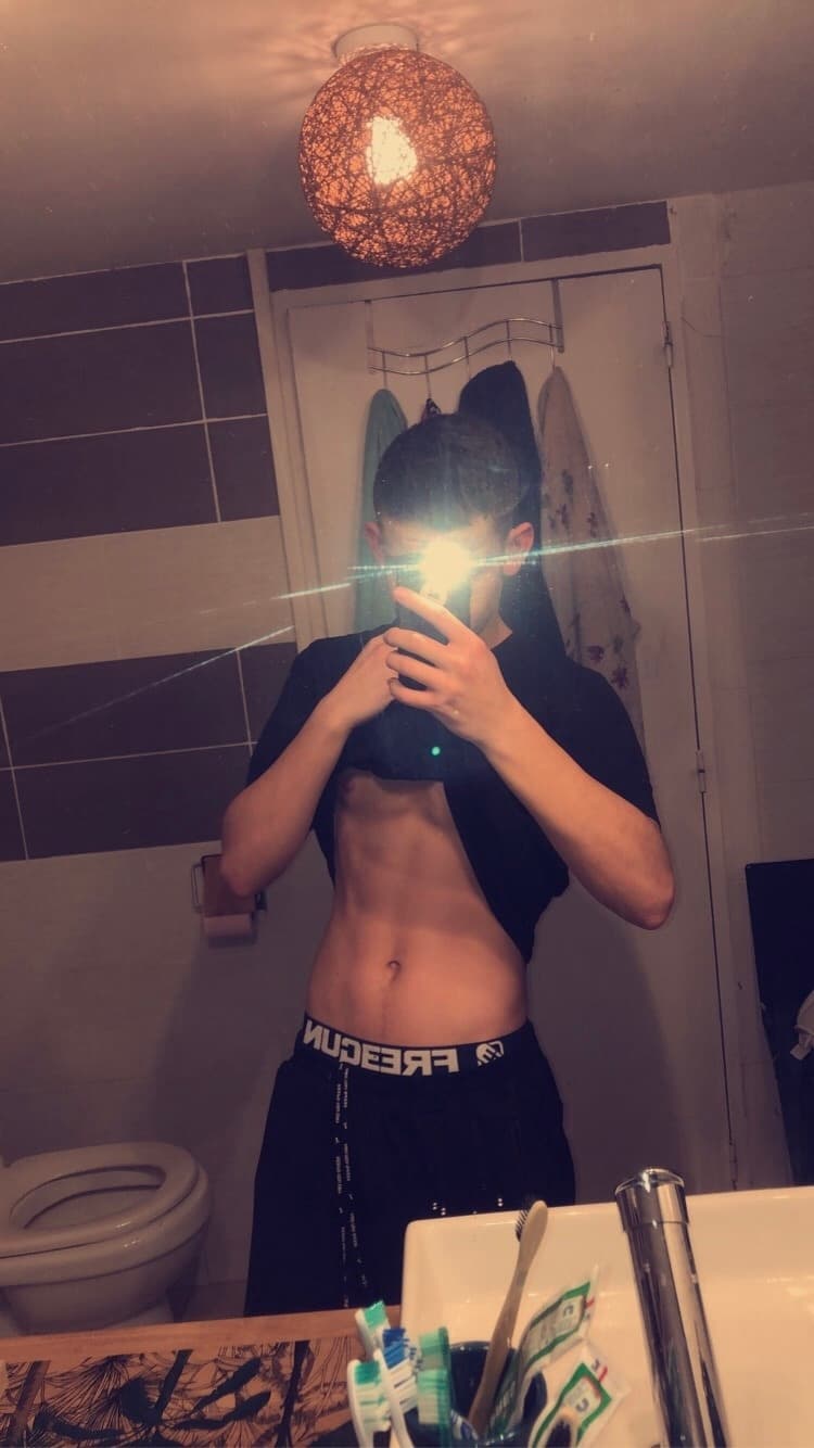 Profil de Jarod, 28 ans, Rencontre BDSM à Le Bry (Fribourg)