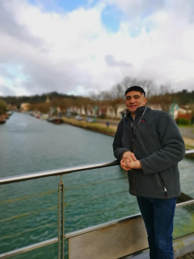 Zola Rencontre bdsm Kehrsatz