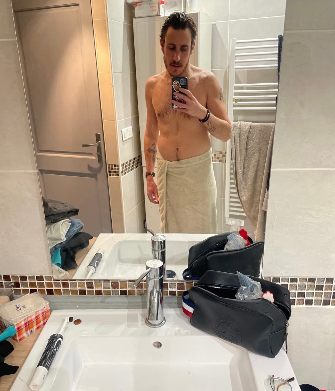 Levi - Rencontre BDSM à Sévery Profil de Levi, 34 ans, Rencontre BDSM à Sévery (Vaud)