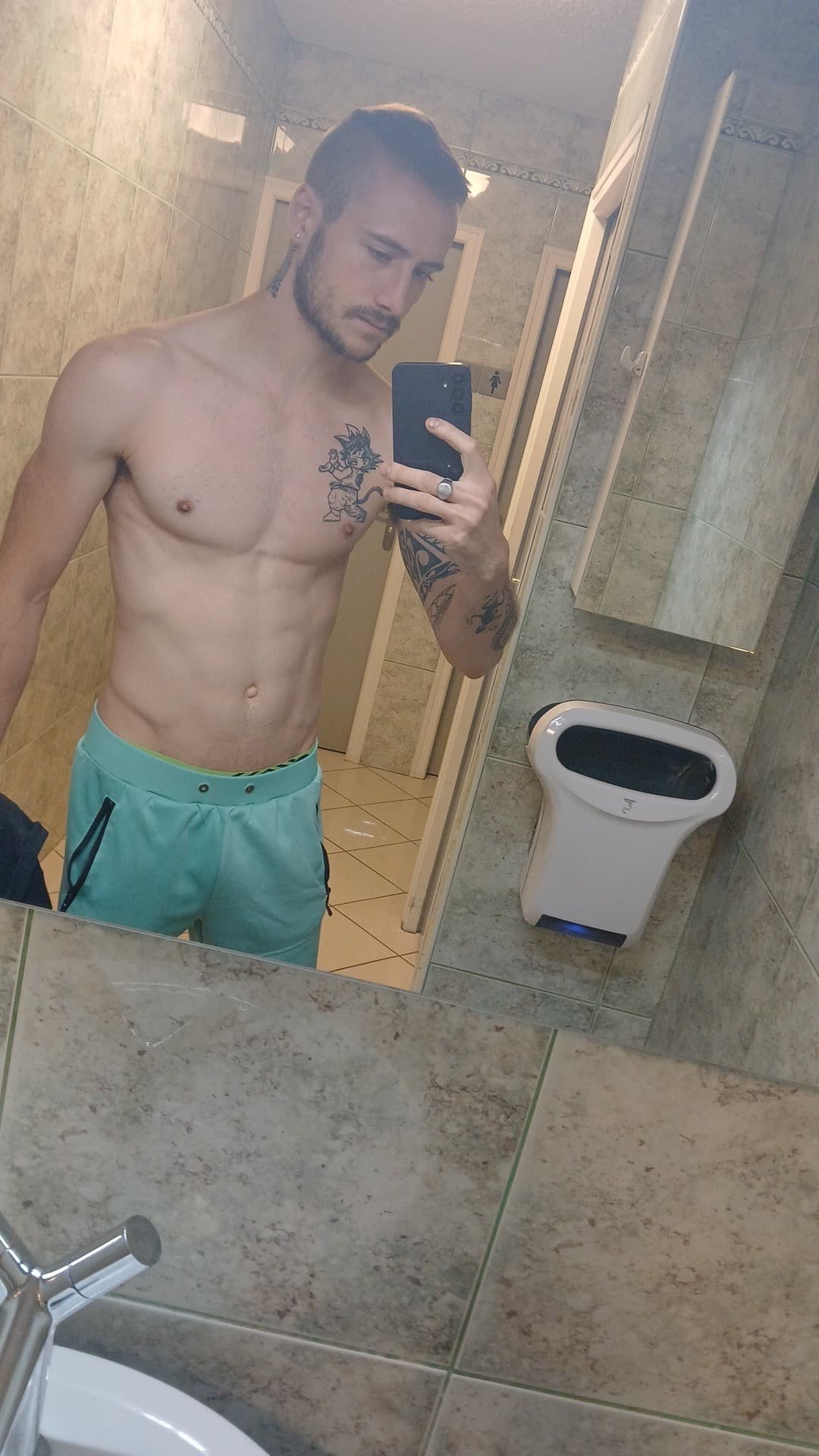 Dalil - Rencontre BDSM à Buchrain Profil de Dalil, 41 ans, Rencontre BDSM à Buchrain (Lucerne)